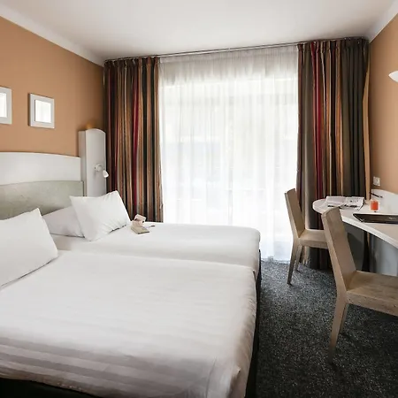 Western Astoria Hotel 3*