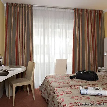 Western Astoria Hotel 3*