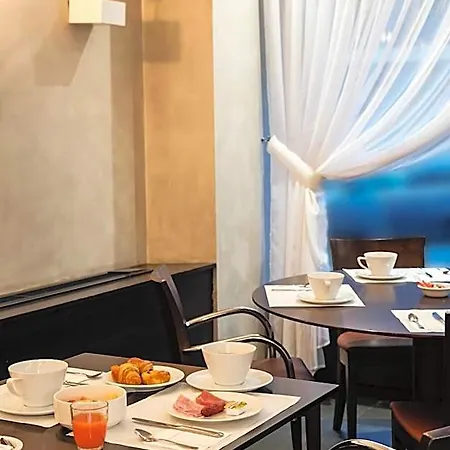 Western Astoria Hotel 3*
