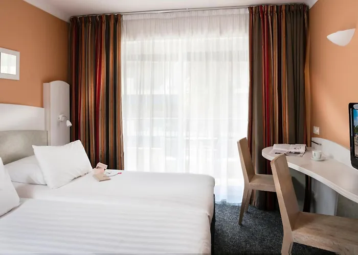 Western Astoria ז'ואן-לה-פינס